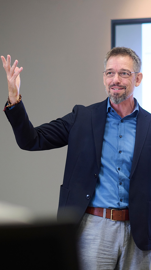 "Florian und Chenk (Geschäftsführer von nevo) präsentieren die 7 Säulen der Resilienz"